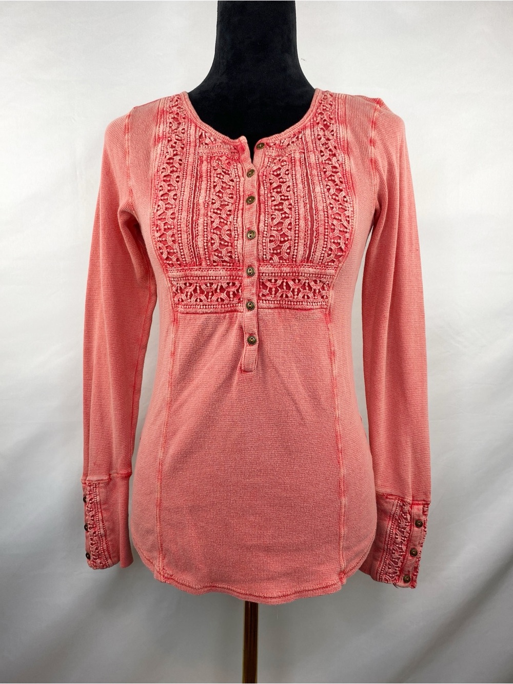 Lucky Brand Washed Bib Henley Thermal Top Pink Coral Crochet Lace Size Small